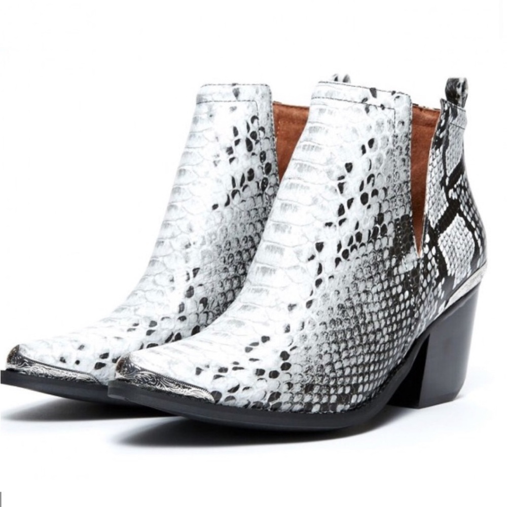 Jeffrey Campbell Cromwell Black White Snake Booties 7.5
